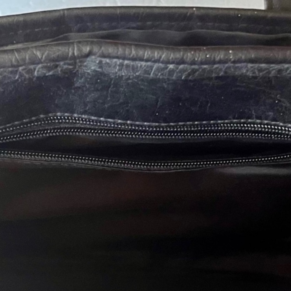 VINTAGE BLACK LEATHER BRIEFCASE/LAPTOP BAG w/DOUBLE TOP HANDLES & POCKETS 16x11 - Picture 7 of 9